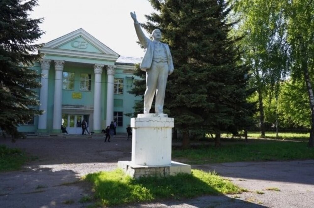 «И Ленин такой золотой»: жителей Казани удивил отреставрированный памятник вождю пролетариата