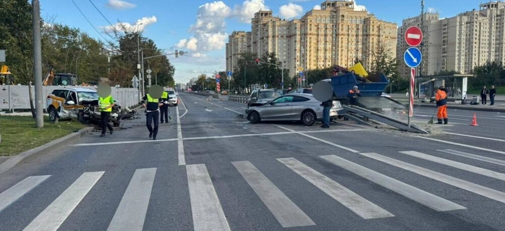 ДТП в Москве, Таксист выехал на встречку