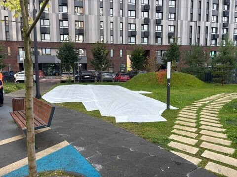 В Новой Москве коммунальщики установили «кладбище» посреди двора