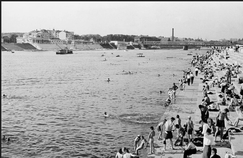 Архив Leonoro Karel. Пляж на Москве-реке. 10 июля 1929 года.