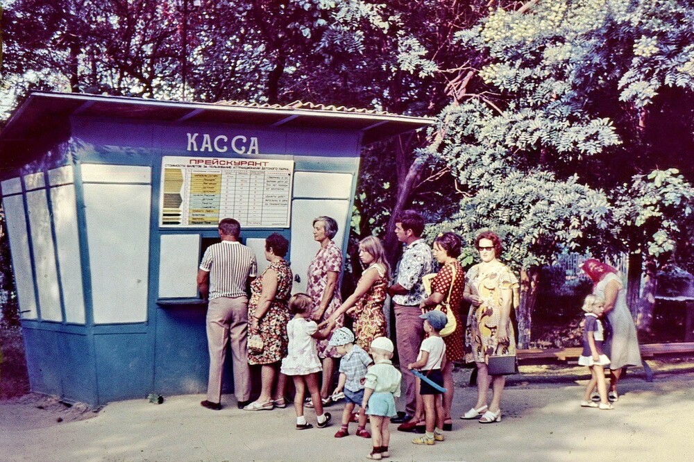 Киоск "Касса" в детском парке Симферополя.