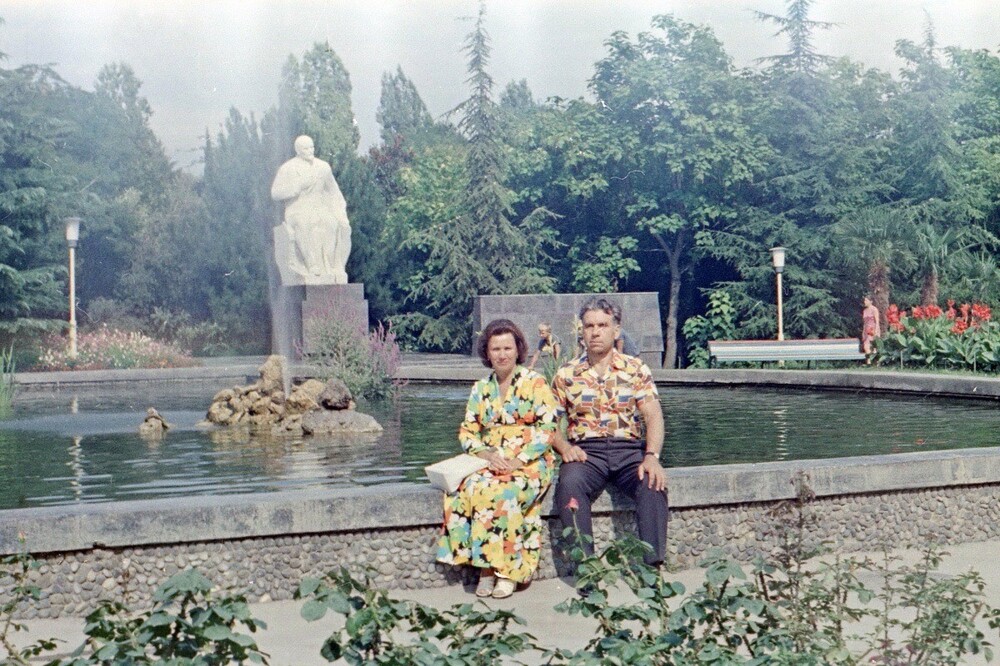 В парке санатория "Крым" в Фрунзенском (современный Партенит).