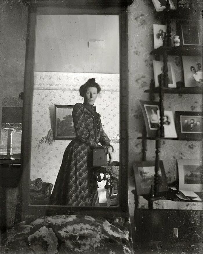 11. Селфи в зеркале на Kodak Brownie, 1900 год