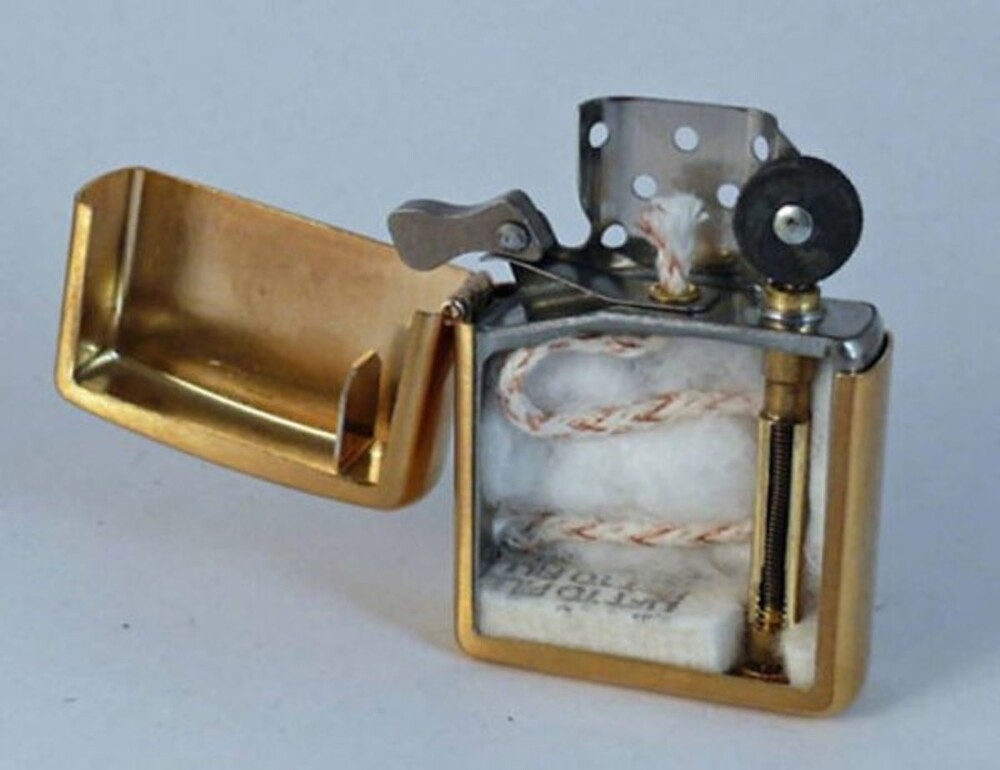 19. Внутренняя часть зажигалки Zippo