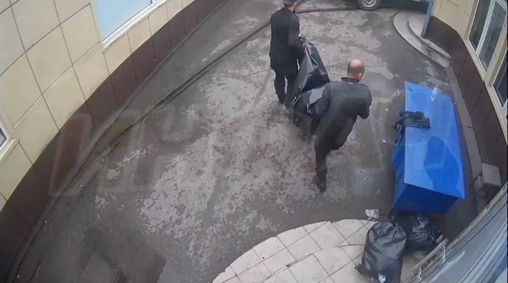 Неадекват напал на сотрудников кафе в Новокузнецке