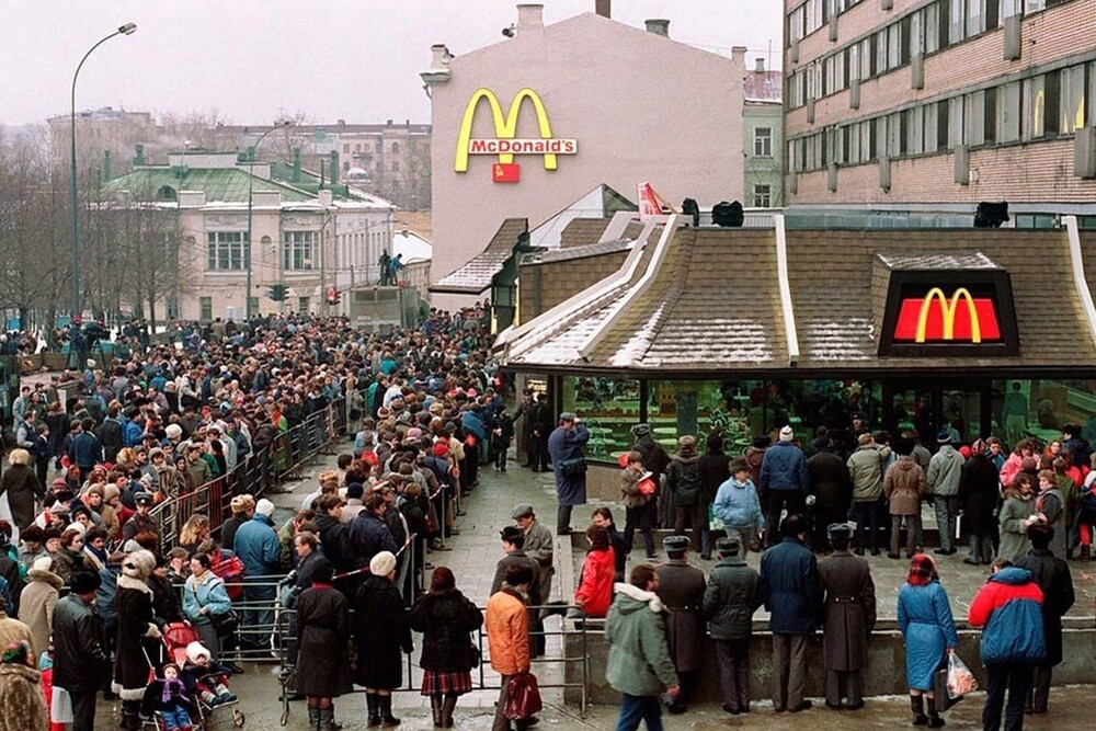 31 января 1990 года. Открытие первого "Макдоналдс" в Москве.