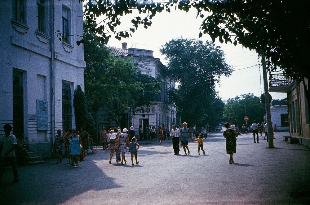 Галерейная улица в летней Феодосии.