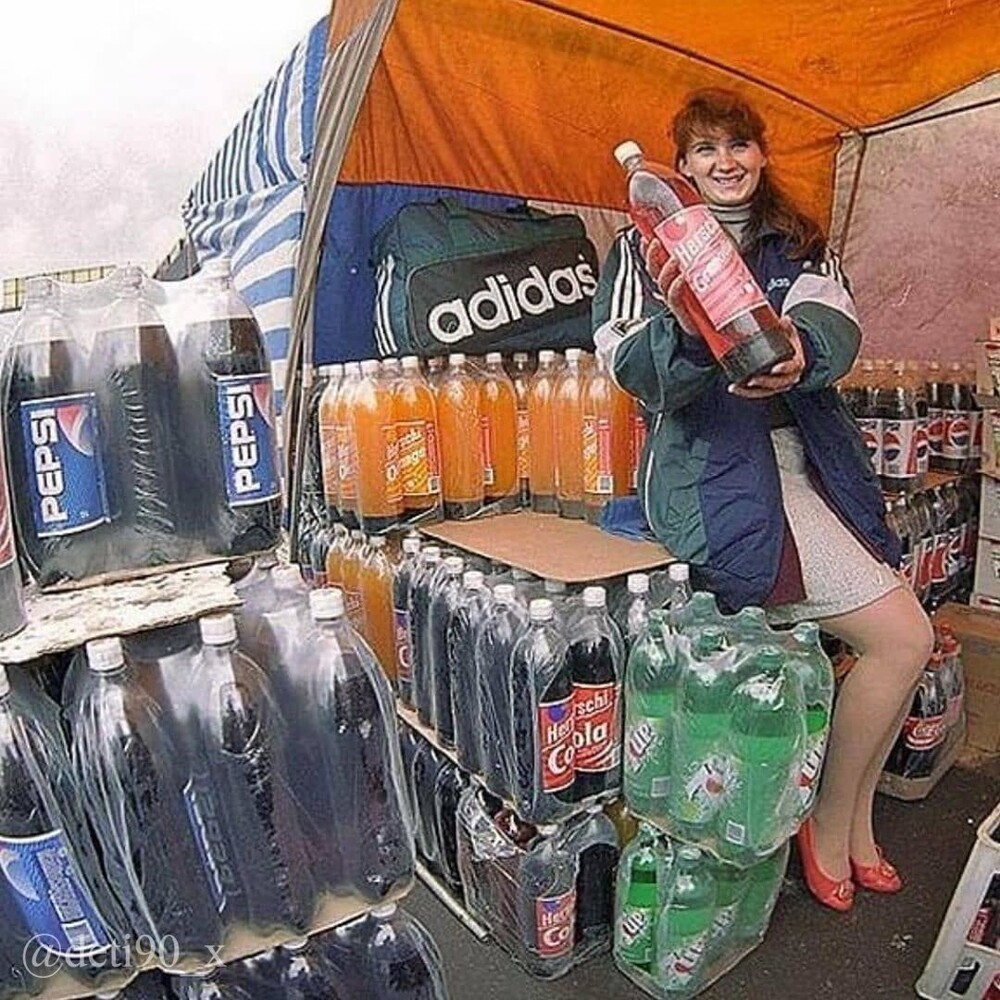 Продавщица газированных напитков