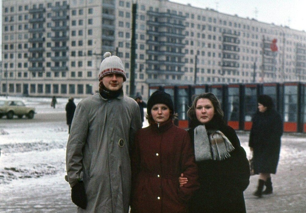 У выхода из станции метро "Гражданский проспект".
