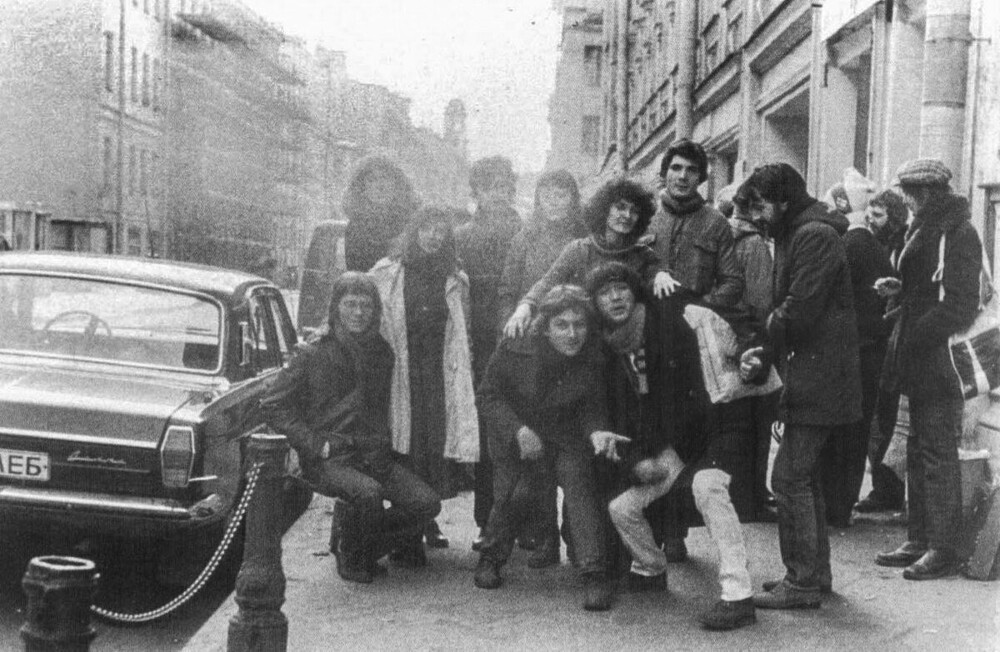 В 1981 году начал функционировать Ленинградский рок-клуб. Место, которое впоследствии станет просто легендарным