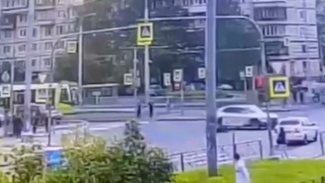 Автомобилистка сбила подростка в Петербурге. ДТП
