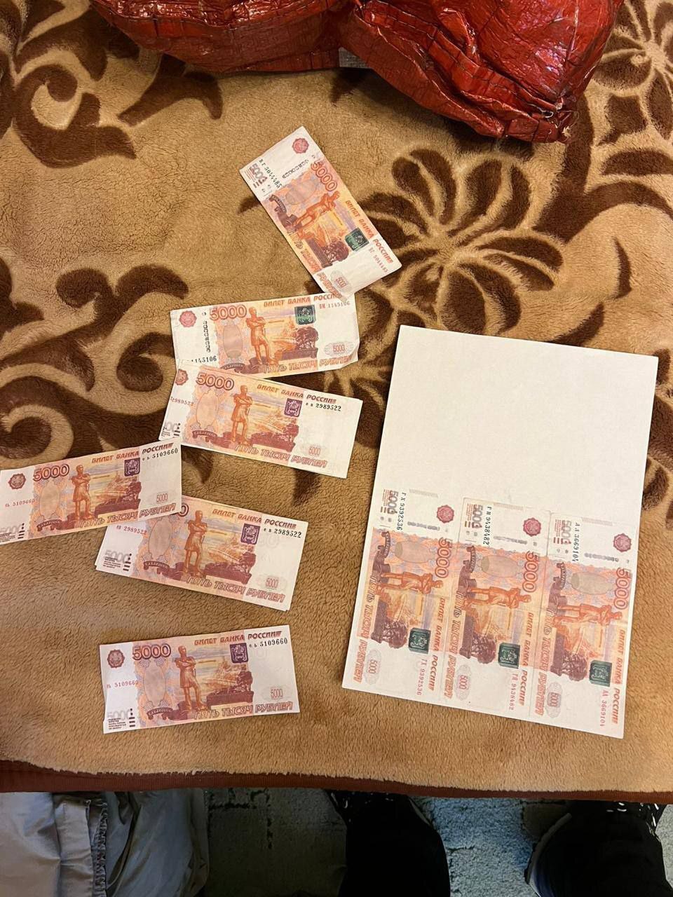 Мужчина напечатал фальшивые деньги и расплачивался ими в магазинах