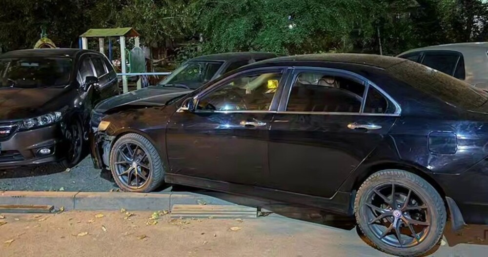 Пьяная женщина протаранила восемь припаркованных автомобилей