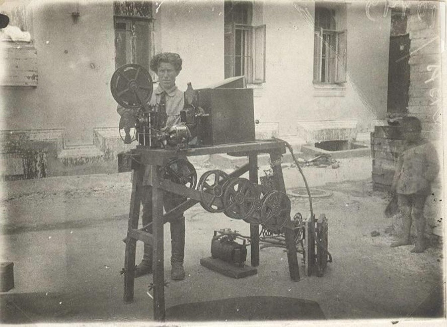 Кинопередвижка Всероссийского Фотокиноотдела Наркомпроса. 1935 год.