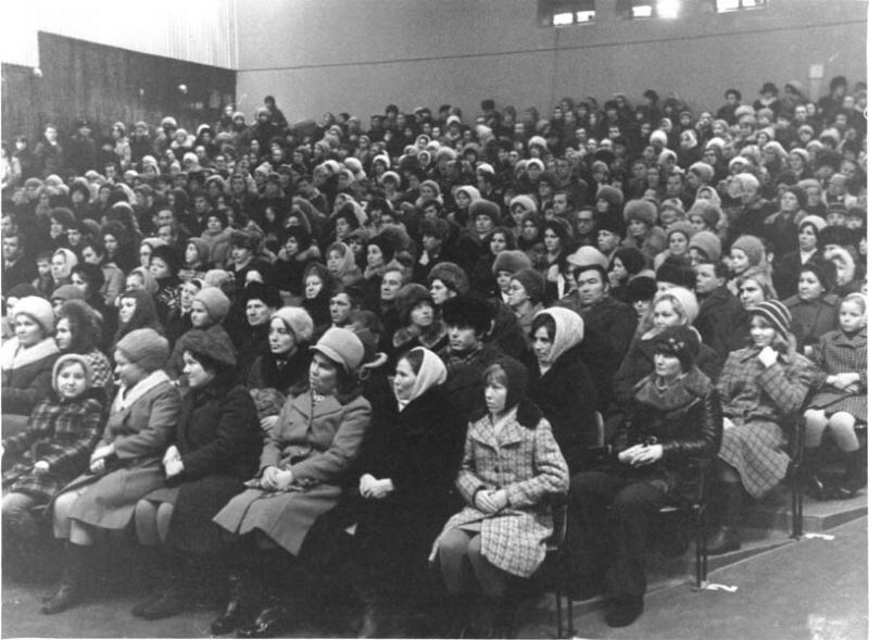 Зрительный зал кинотеатра «Победа»: первый сеанс. 5 октября 1977 года. Автор: Ю. Воронов. Череповец.