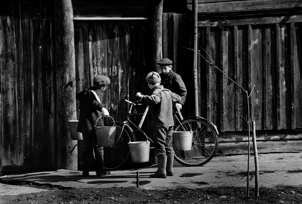 У ворот. Казань, 17 апреля 1976 года.