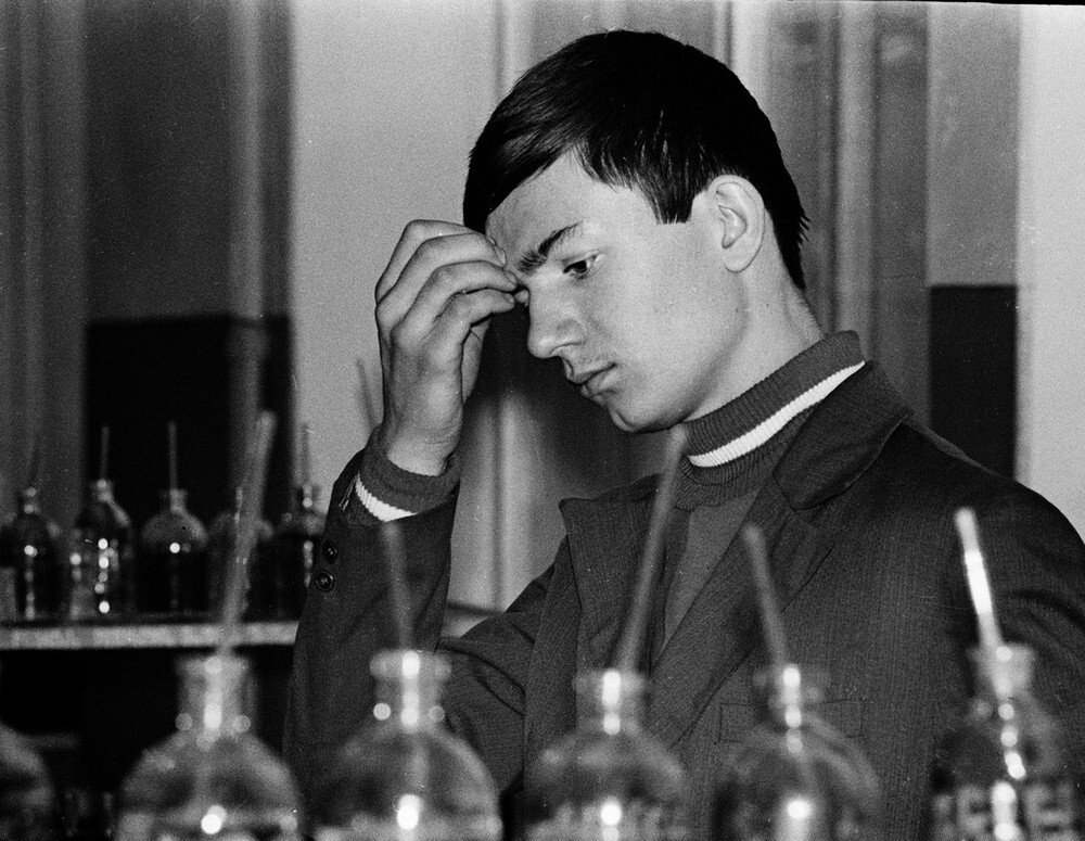 Лабораторная работа по химии, 17 января 1976 года.
