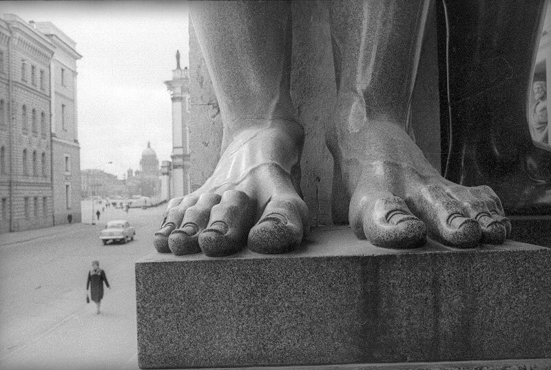 Атланты. Портик Нового Эрмитажа, ул. Миллионная, Ленинград, конец 1950-х.