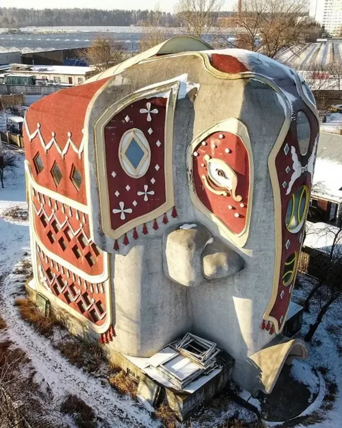 6. Дом-слон в подмосковной деревне Островцы