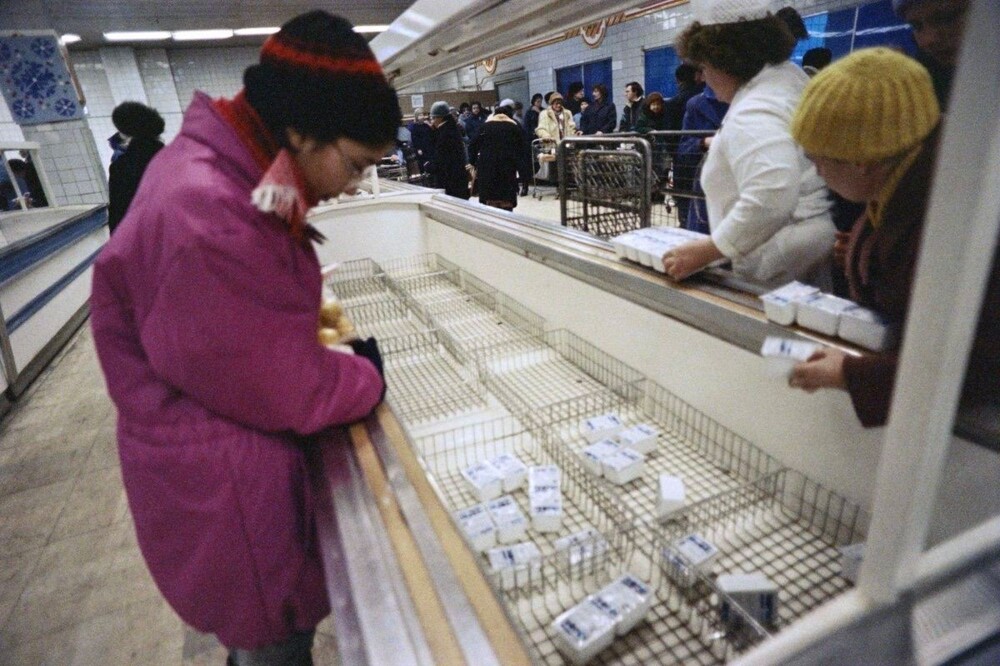 Трудный выбор плавленых сырков. Продовольственный кризис, Москва, 1990 год.