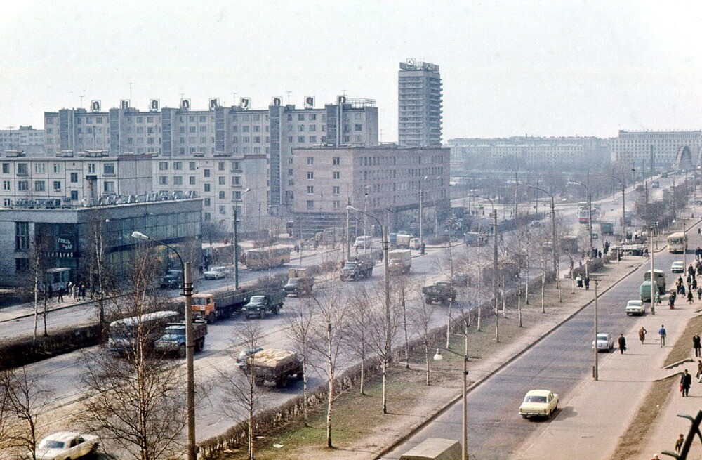 Шикарный снимок Народной улицы в сторону Володарского моста