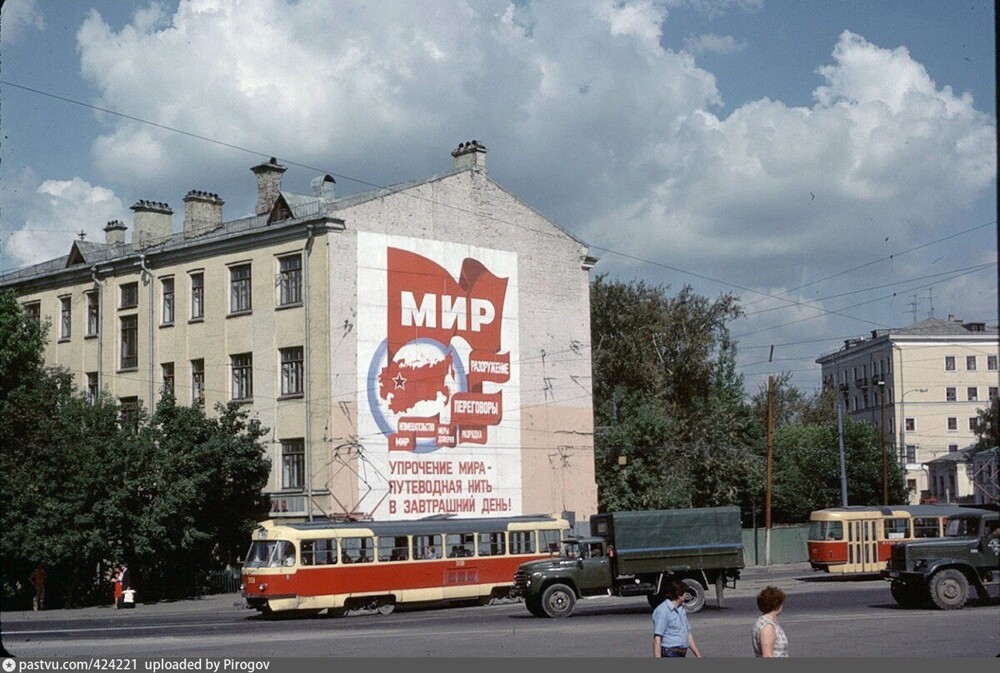 На площади Прямикова (ныне - Андроньевская площадь).