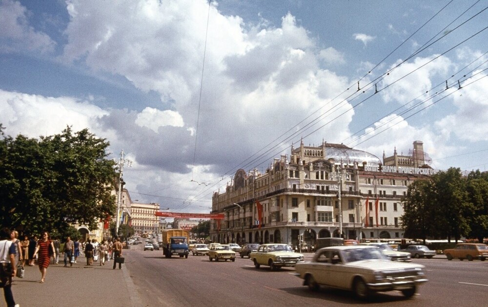 Вид на проспект Маркса (ныне - Театральный проезд).