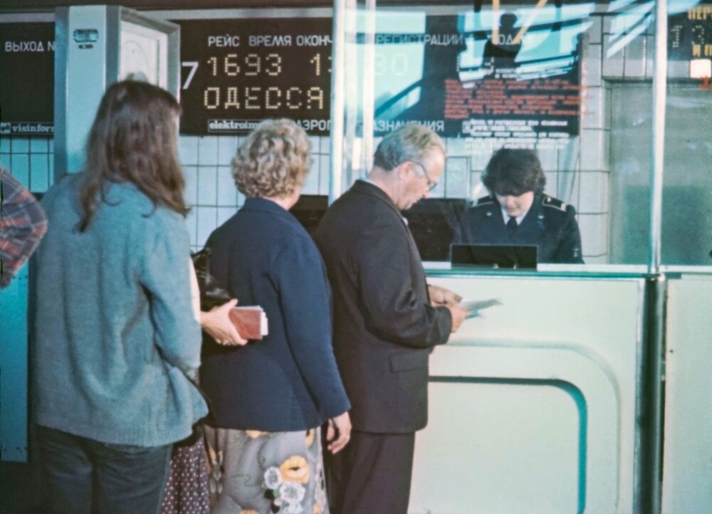 Регистрация на рейс до Одессы в аэропорту "Внуково".