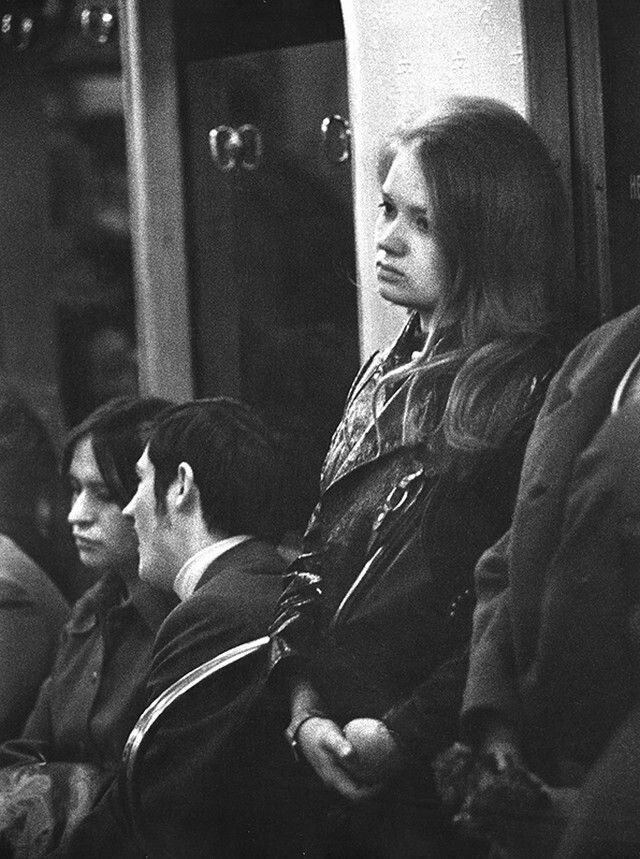 В метро. Москва, 1977–1980. «Где хорошо думать о своем – так это в метро. Шум, никому ты не нужен, все заняты собой».