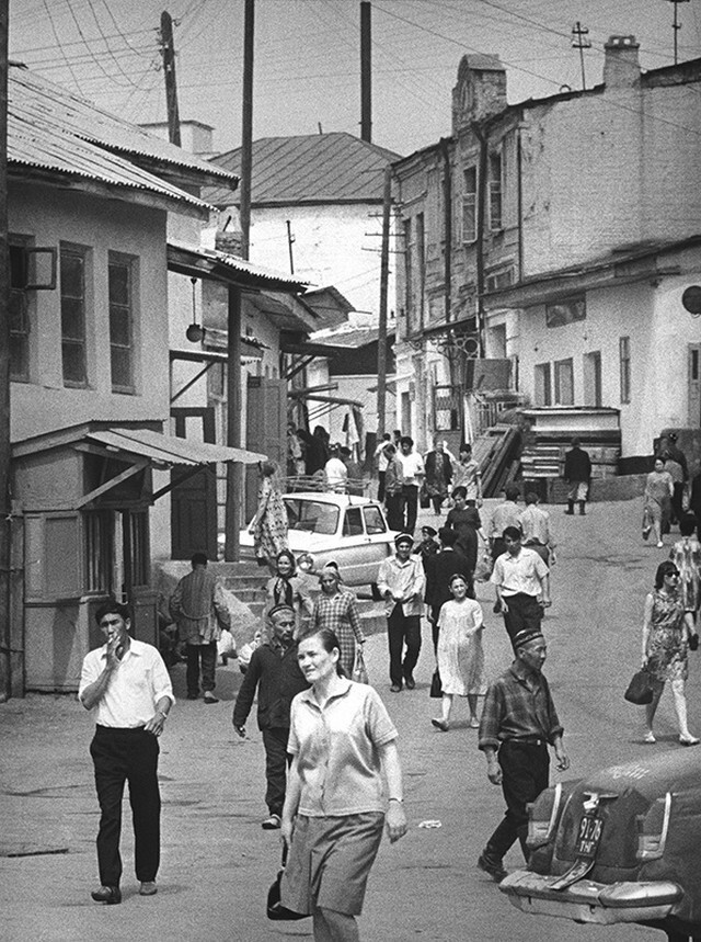 Вход на Ташкентский базар, 1972.