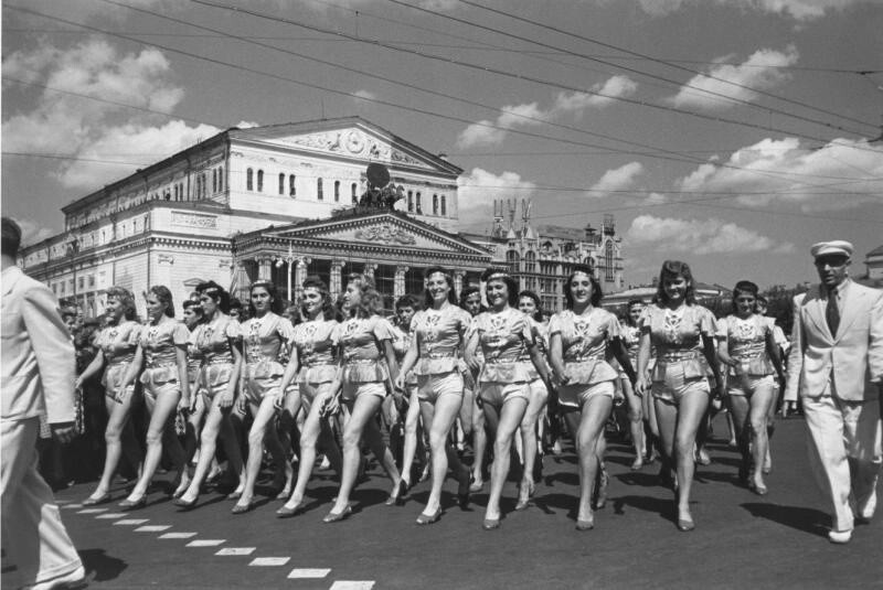 Физкультурный парад в честь 800-летия Москвы. 7 сентября 1947 года. Автор: Семен Мишин-Моргенштерн.