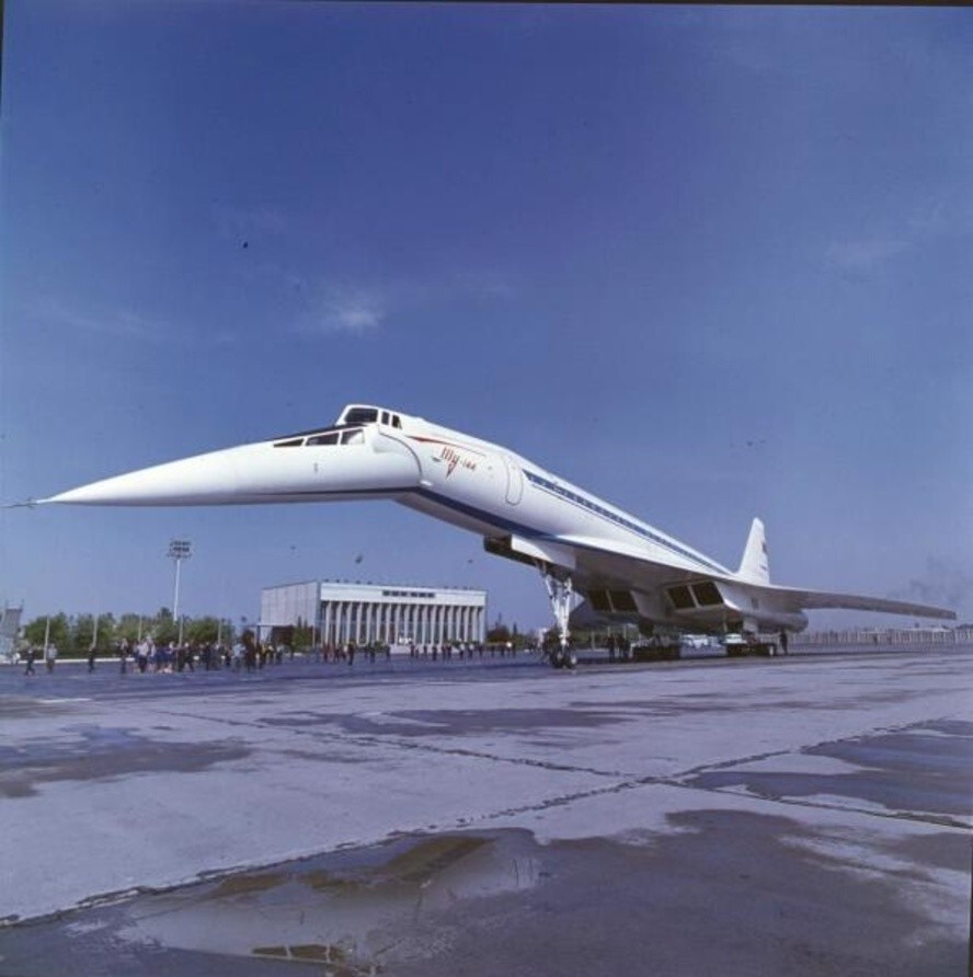 Ту-144 на аэродроме. 20 сентября 1972 года. Неизвестный автор. Узбекская ССР, Ташкент.