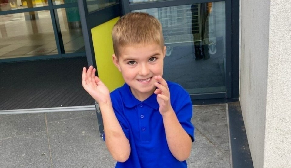 6-летний мальчик грызёт стены и провода из-за редкого заболевания
