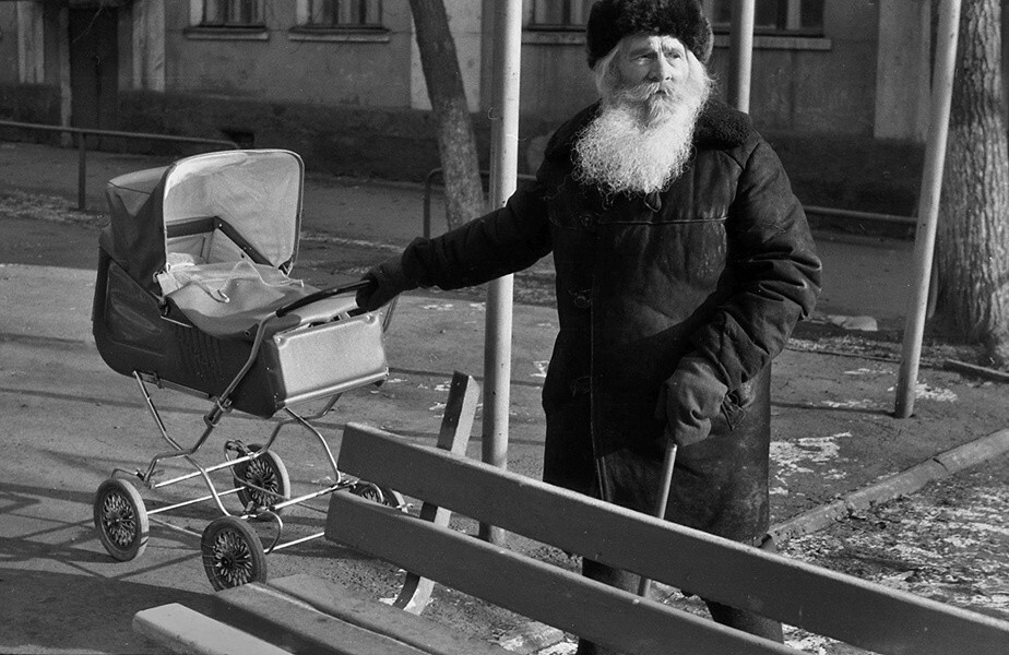 На прогулке. 23 сентября 1987 года. Автор: Александр Бобкин. Новокузнецк.