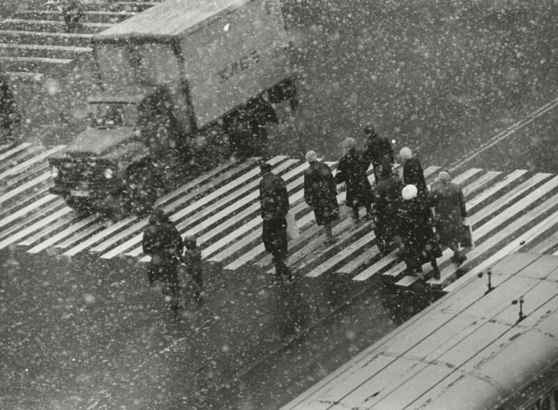 На «зебре». 27 сентября 1986 года. Автор: Владимир Сергиенко.