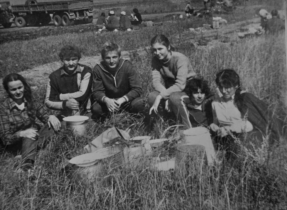 Архив Натальи Береговой. На картошке. Сентябрь - октябрь 1989 года. Неизвестный автор. Чита.