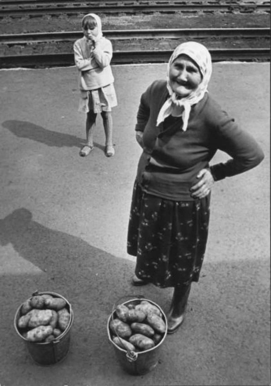 Уральский полустанок. 1974 год. Авторы: Нина Свиридова и Дмитрий Воздвиженский.