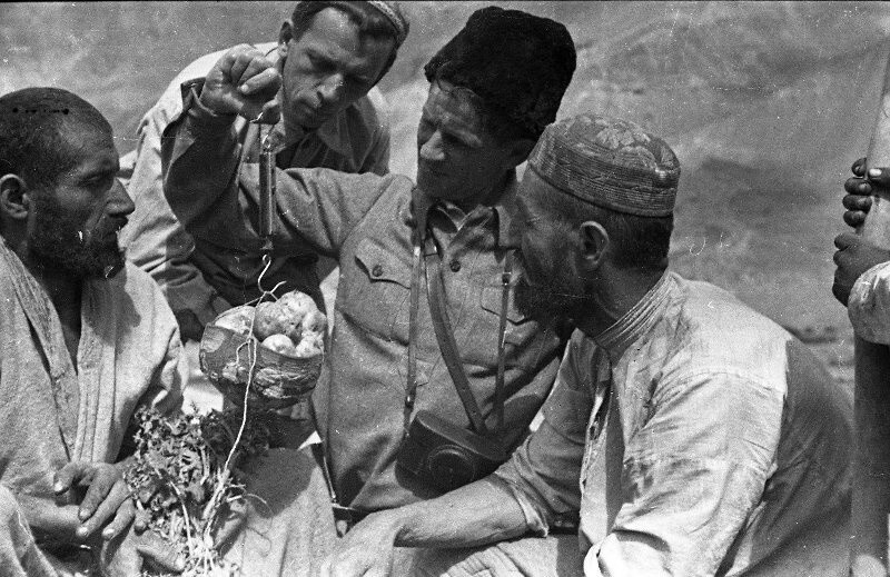 Начальник Памирской экспедиции Среднеазиатского государственного университета профессор Павел Баранов. 1937 год. Автор: Георгий Липскеров. Таджикская ССР