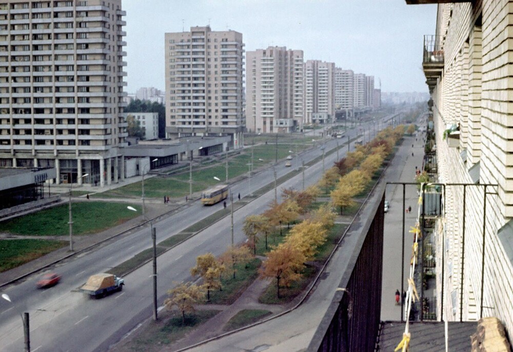 Совсем свеженький Ленинский проспект. 