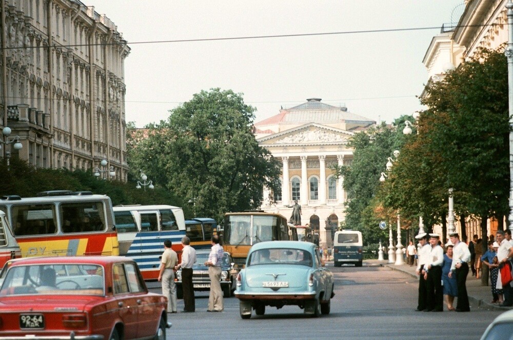 Улица Бродского (ныне - Михайловская) от Невского проспекта.