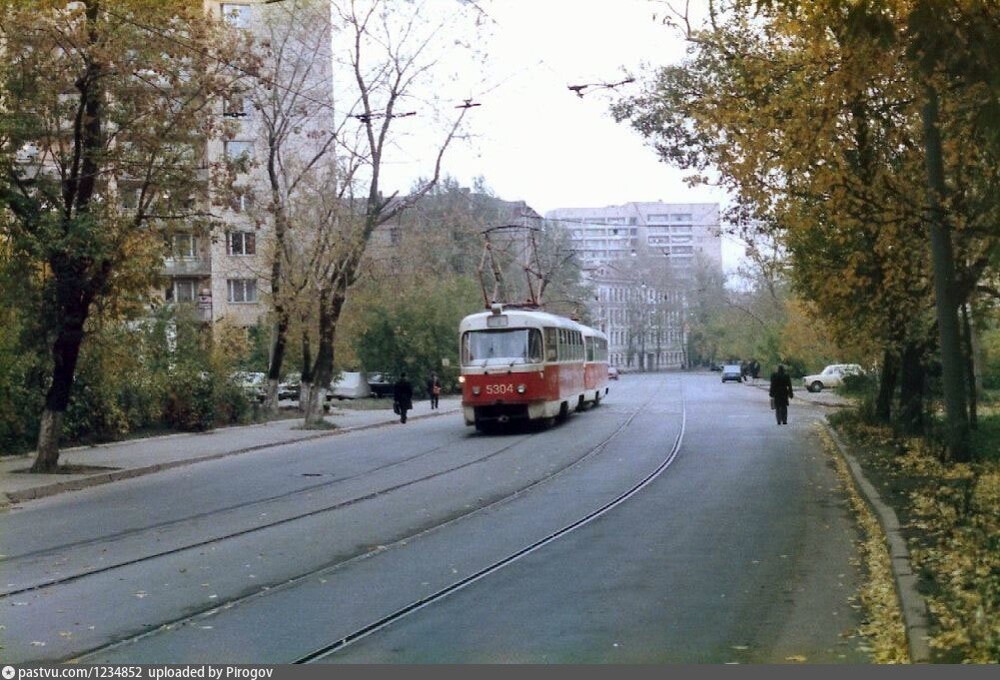 Уютная осень около Антроповского сквера. На фото - 3-й Самотёчный переулок