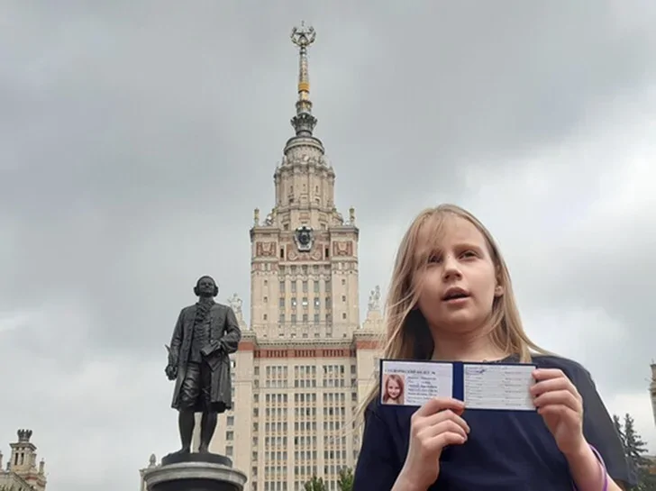 Младший брат вундеркинда Алисы Тепляковой в третий раз не смог поступить в вуз