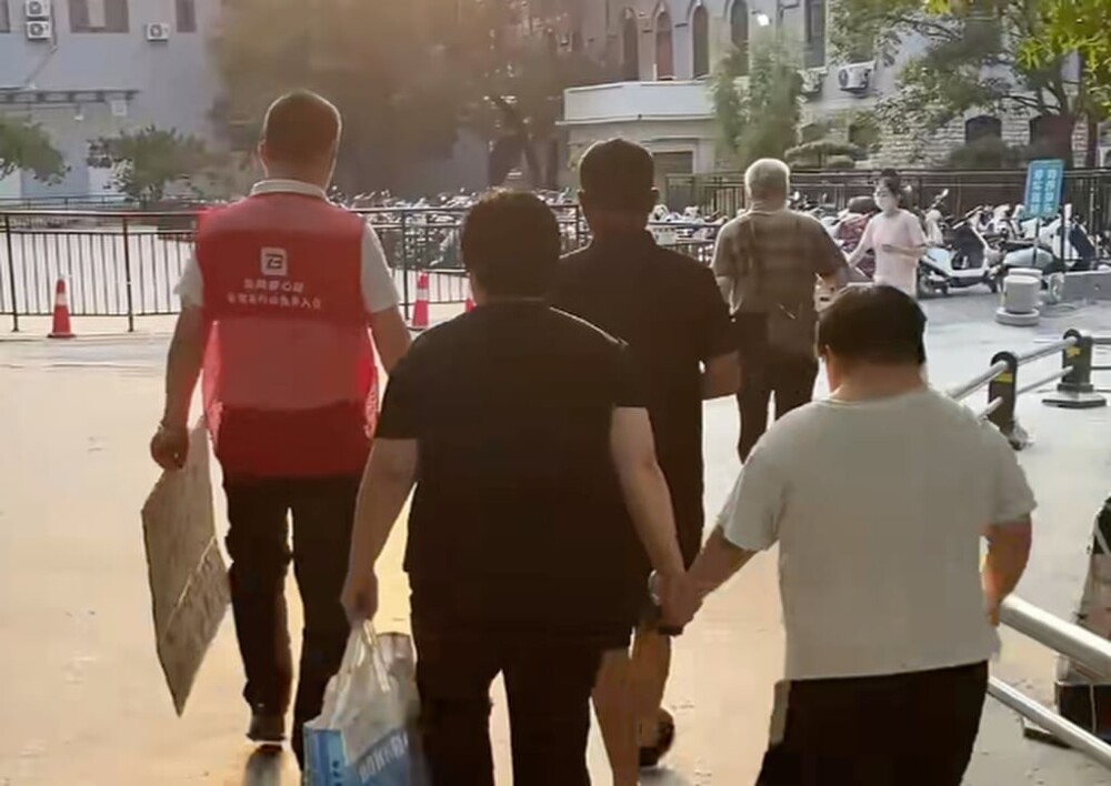 Бывший пациент открыл "дом сострадания": бесплатно приютил родственников пациентов возле больницы