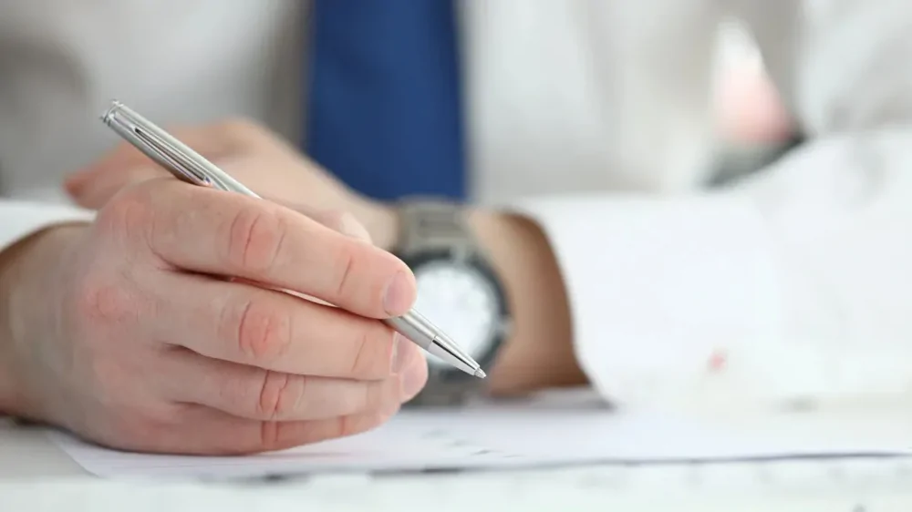 Пока народ скидывается на гуманитарку СВОшникам и утирает слезы счастья, глядя на цены, правительство закупает «золотые» ручки Пока народ скидывается на гуманитарку СВОшникам и утирает слезы счастья, глядя на цены, правительство закупает «золотые» ручки