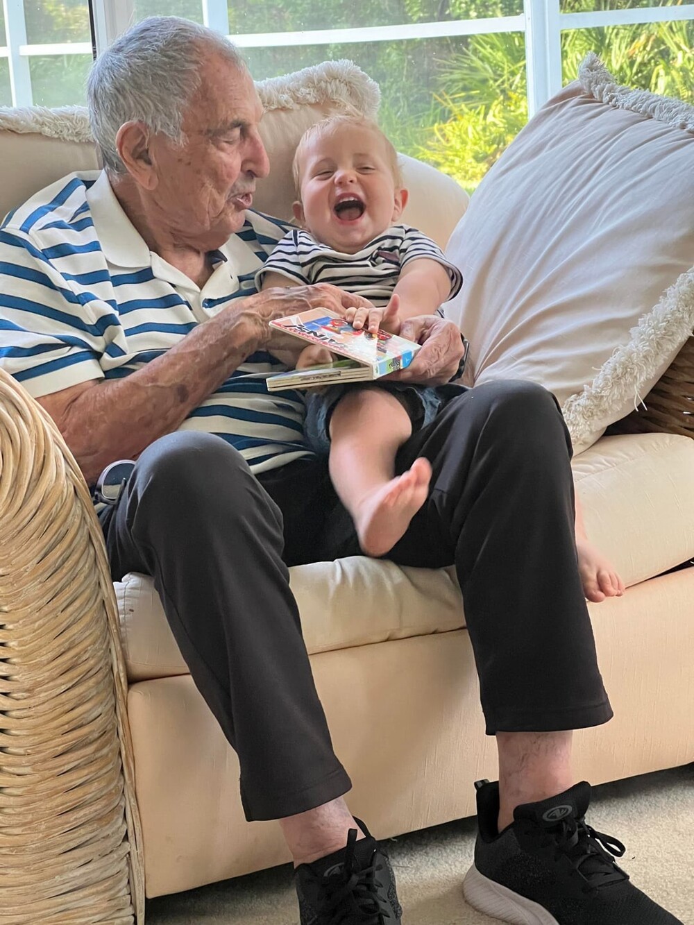 2. Моему отцу было 57, когда я родился. Я всегда думал, что он не увидит внуков. Можете представить, насколько это особые моменты?