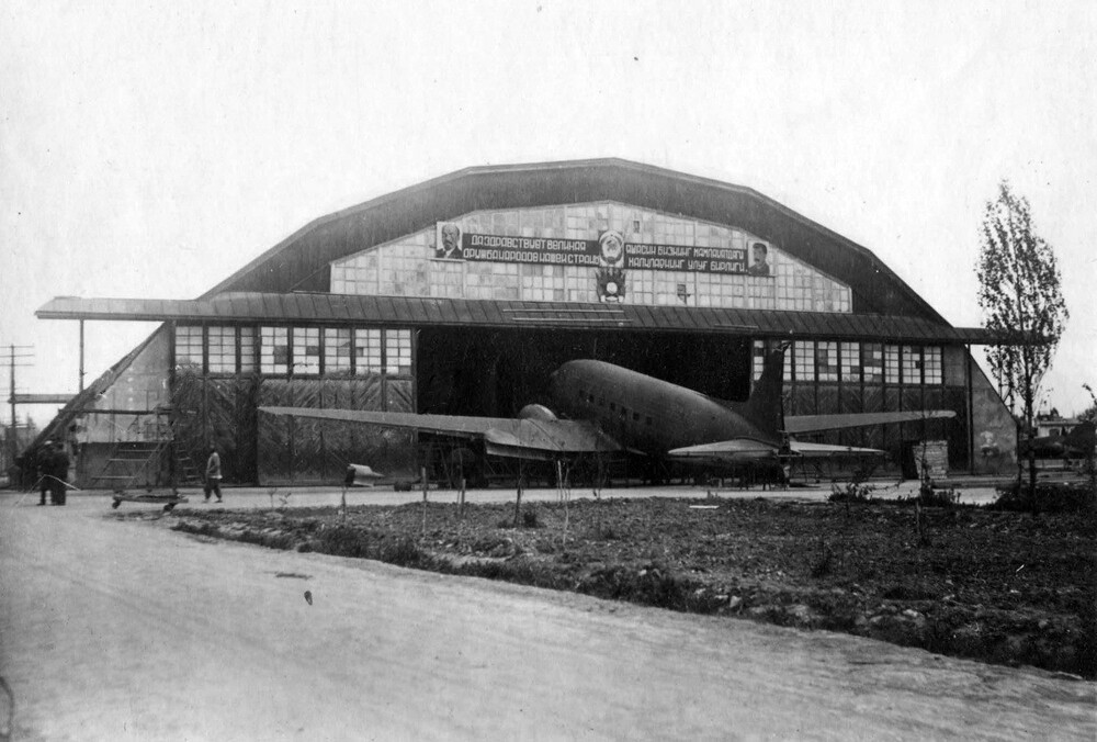 А это уже  Узбекистан. Эвакуированный из Химок в Ташкент завод № 84, цех № 34.