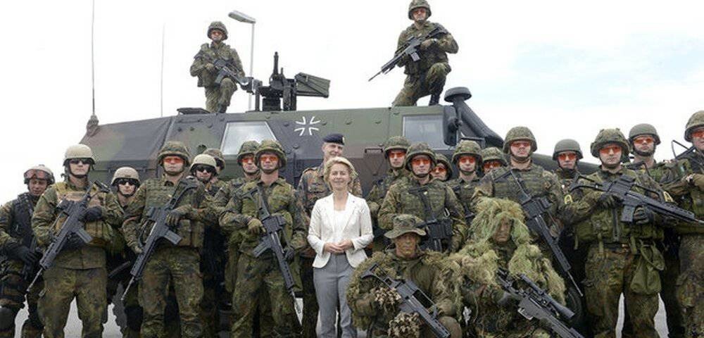 Всегда недоставало и ума, и такта. А также элементарной благодарности