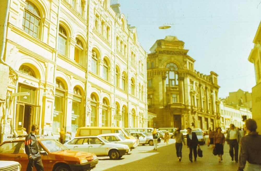 Кузнецкий мост. Москва, 1993 год.