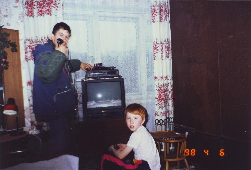 За приставкой, 1998 год.