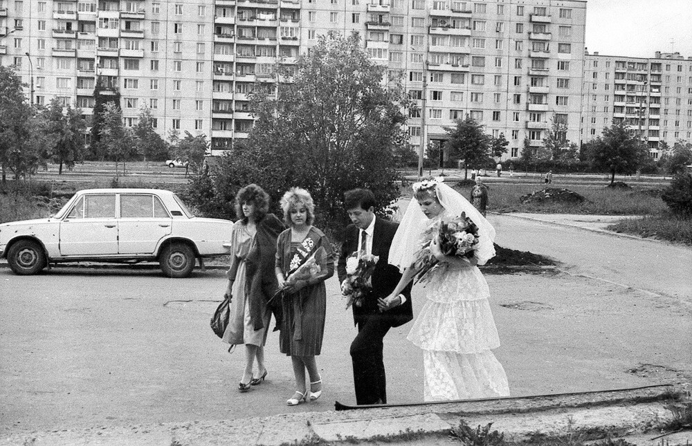 Свадьба на улице Дыбенко.